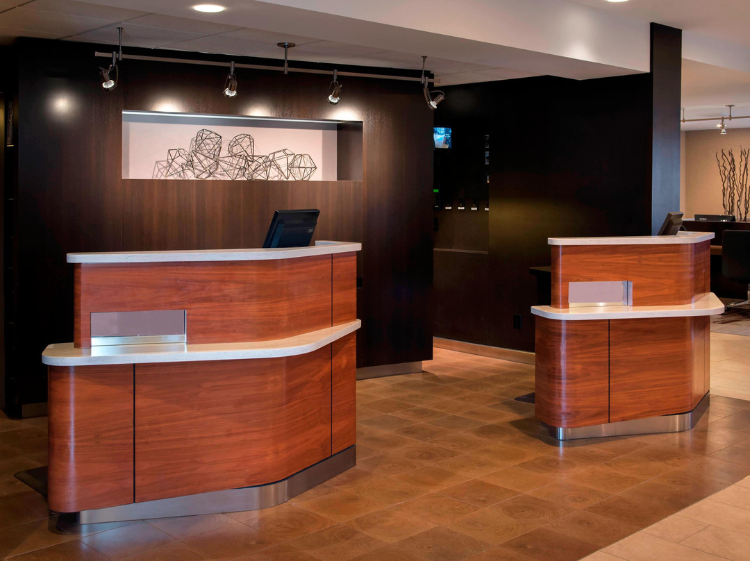 Courtyard by Marriott Chicago Naperville主图