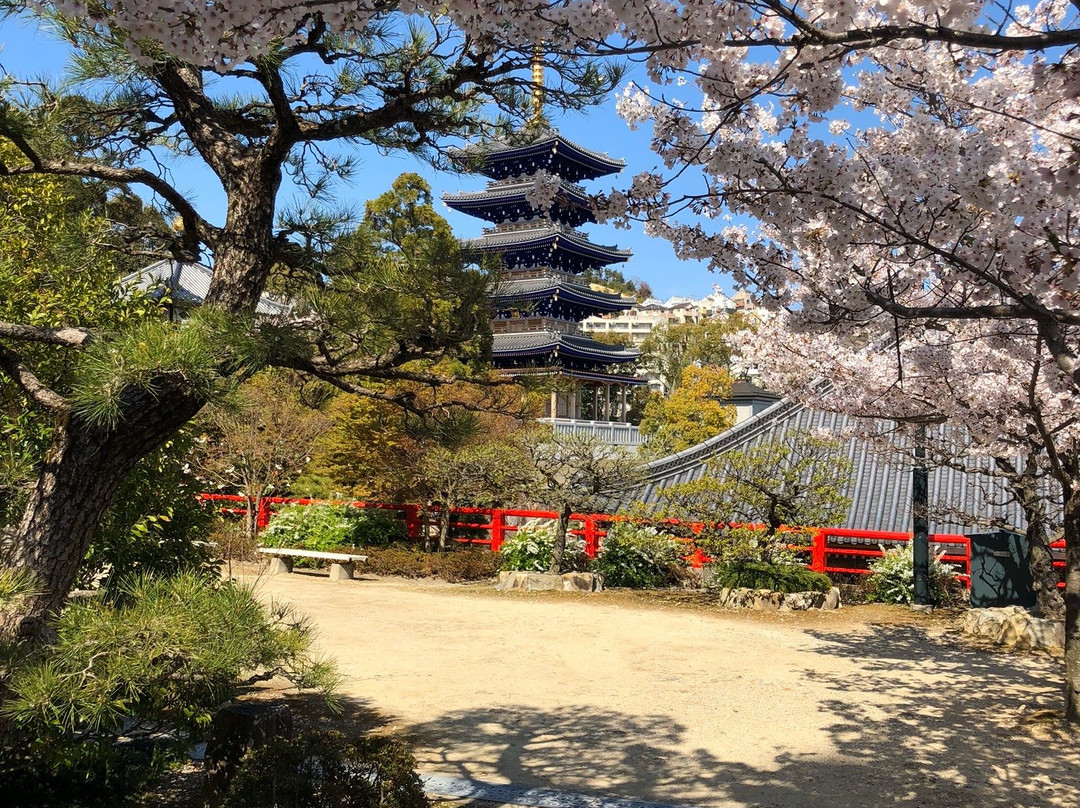 Nakayama-dera Temple Emmado-宝冢市必去景点