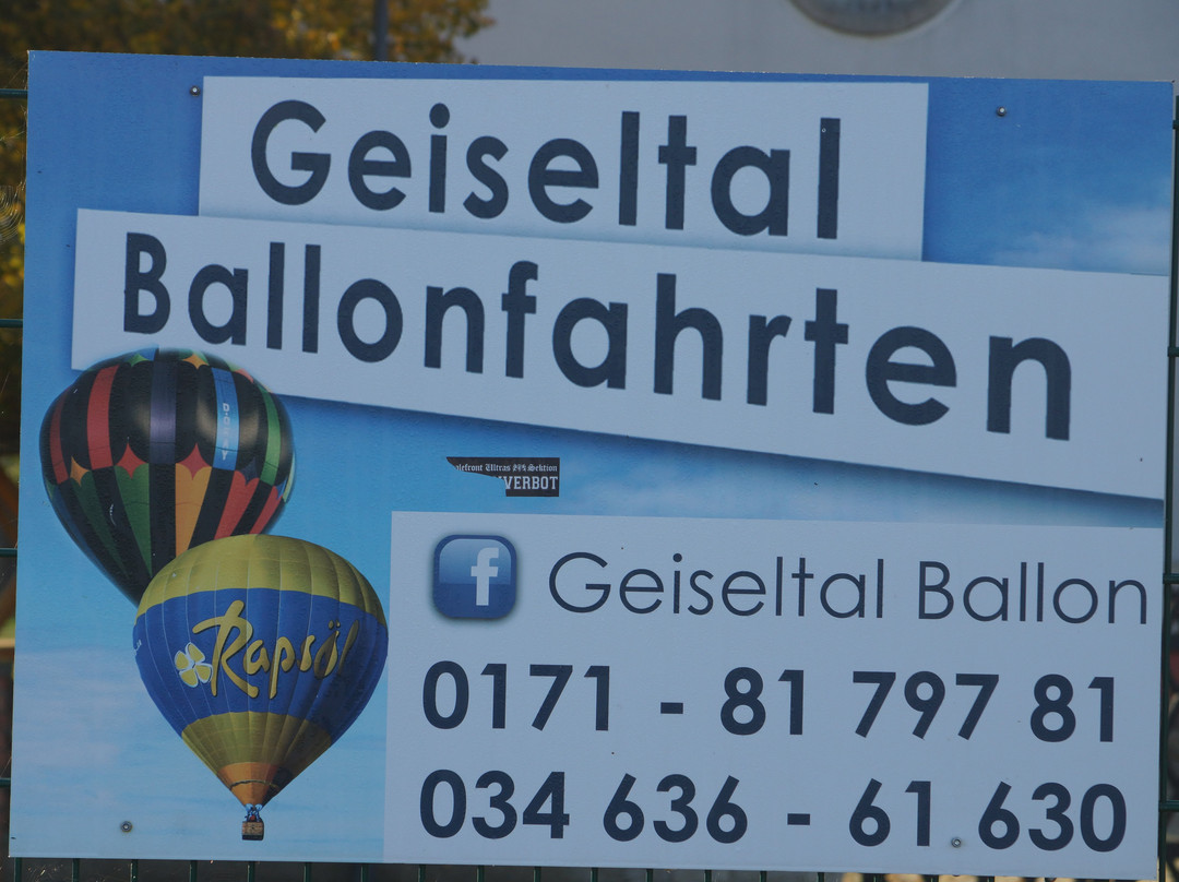 Warias Hotel & Restaurant主图