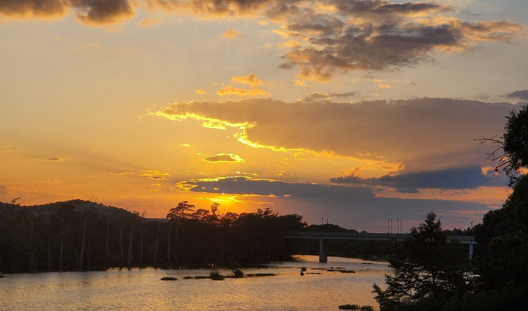 Pier 27 River Lounge-克尔维尔必去景点