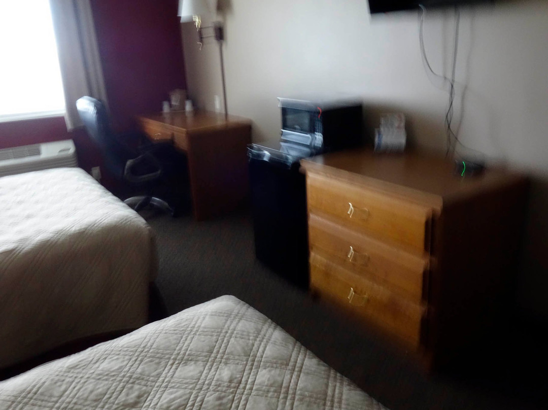 CAPRI INN & SUITES - AMERICAN OWNED AND OPERATED主图