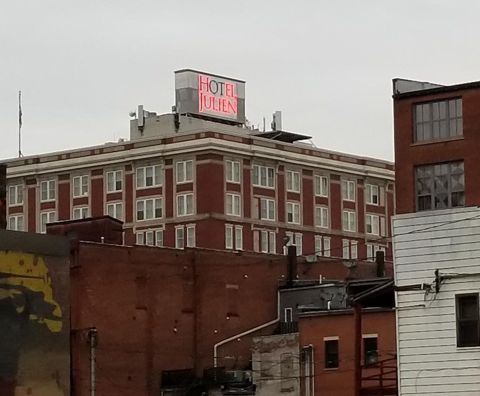 Hotel Julien Dubuque主图