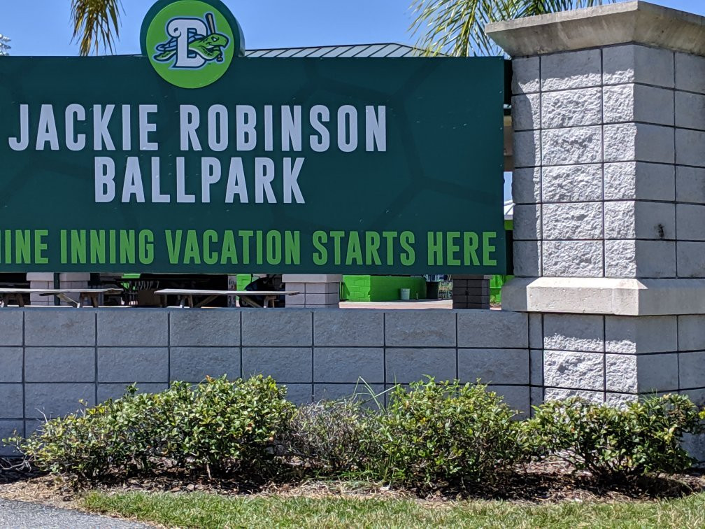 Jackie Robinson Ballpark and Statue景点图片