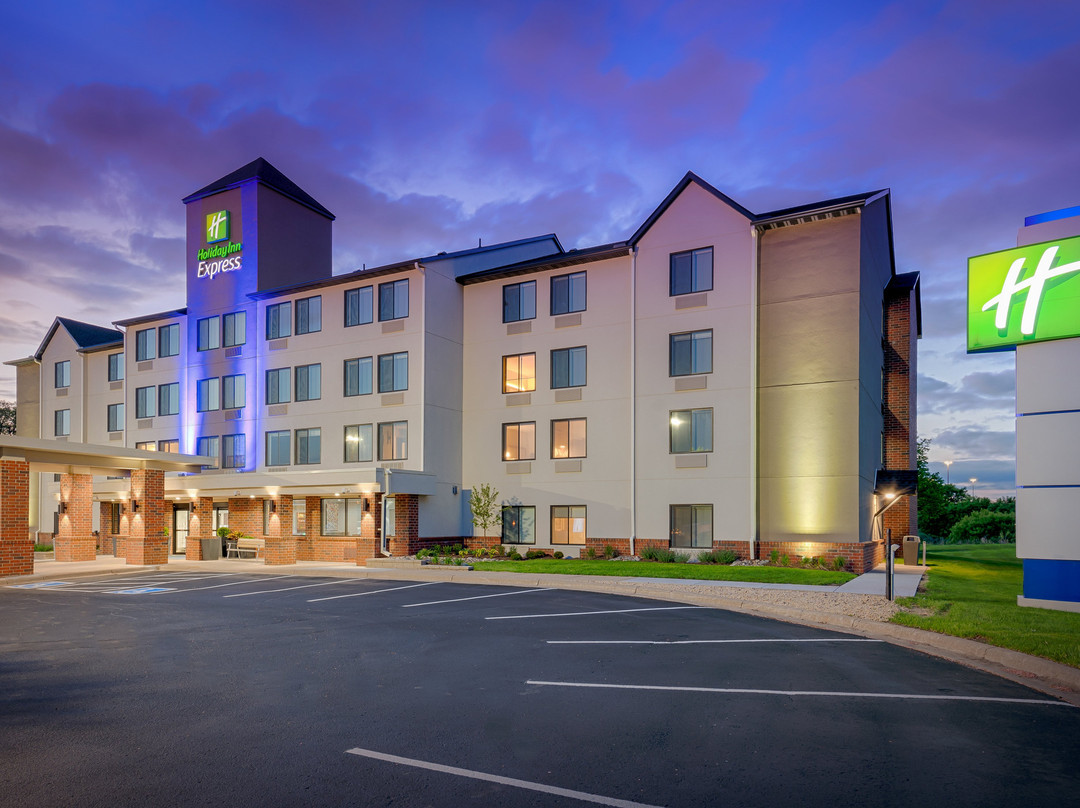 Holiday Inn Express & Suites Coon Rapids-blaine Area By IHG主图