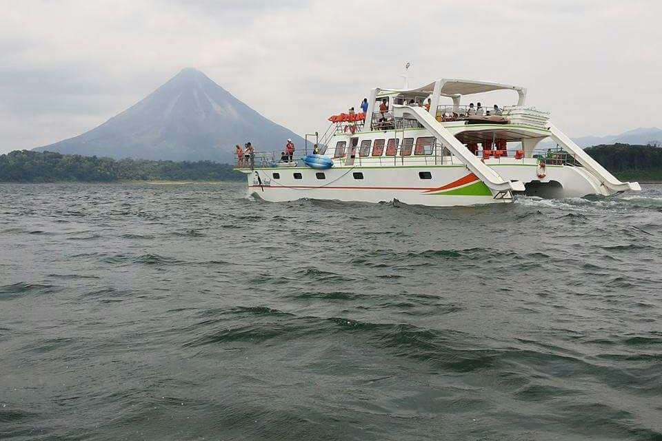 Catamarán Tucán Arenal景点图片