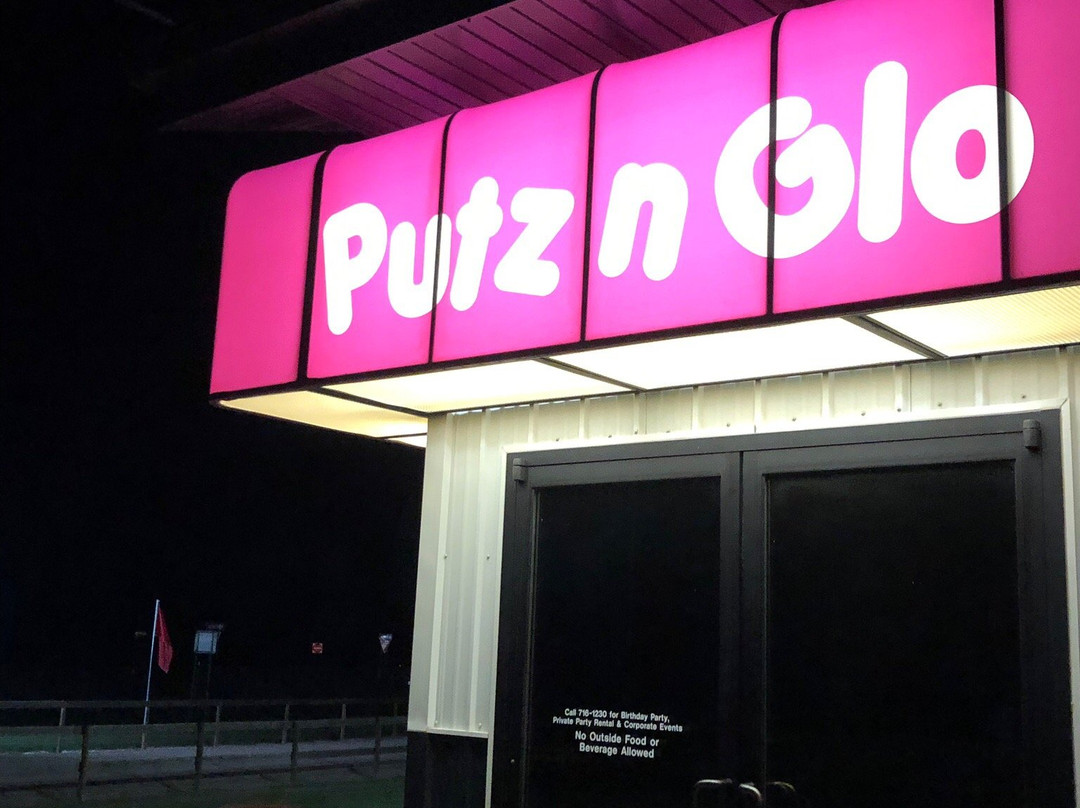 Putz n Glo Black Light Mini Golf-拉皮德城必去景点