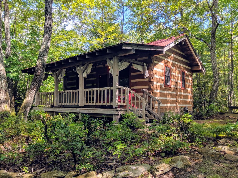 Fiddler's Roost Bed & Breakfast Cabins-官方