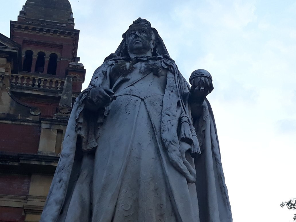 Queen Victoria Statue-皇家利明顿温泉必去景点