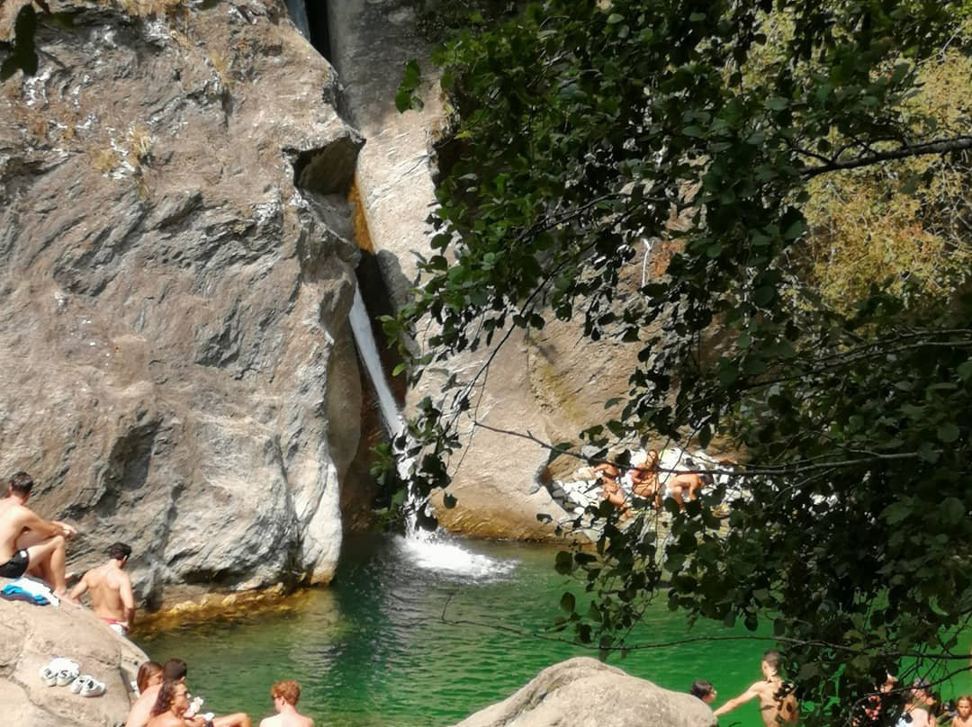 Malbacco Waterfalls景点图片