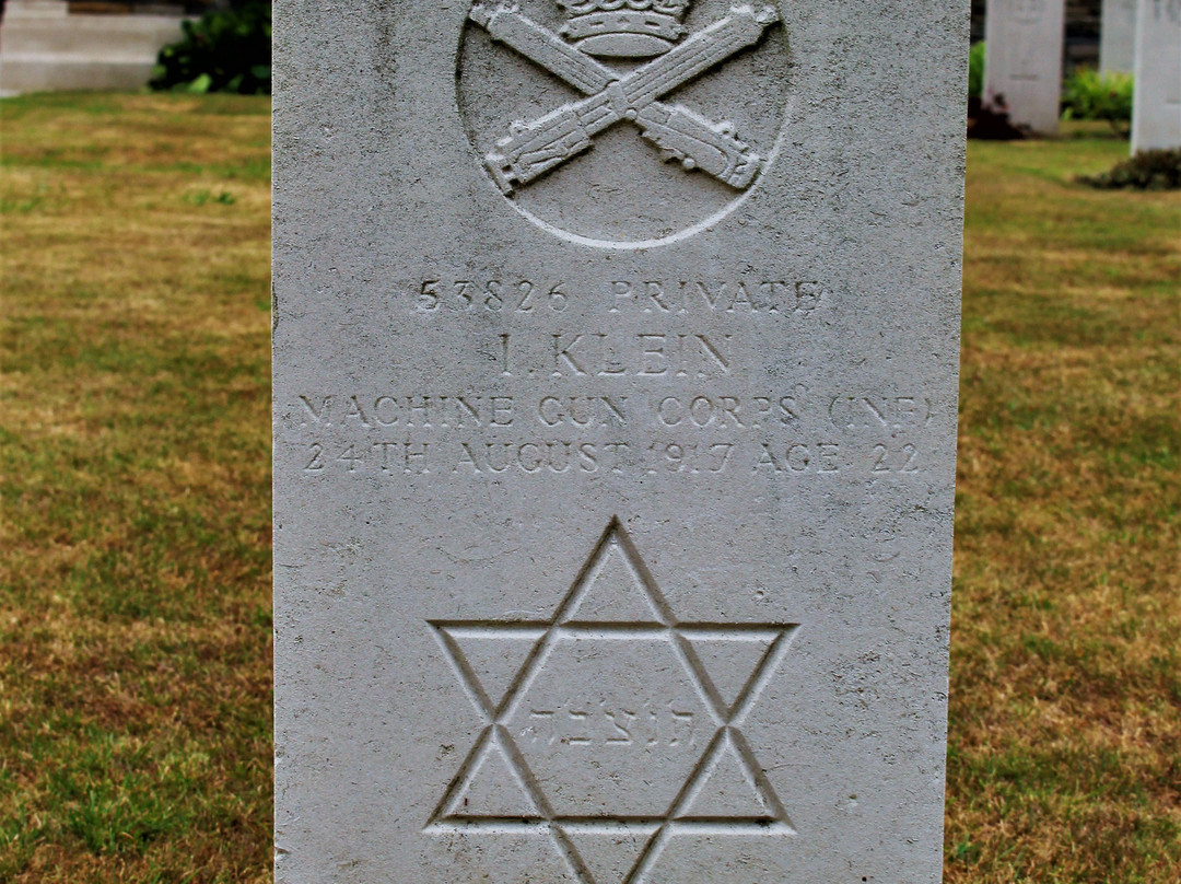 Rue-David Military Cemetery景点图片