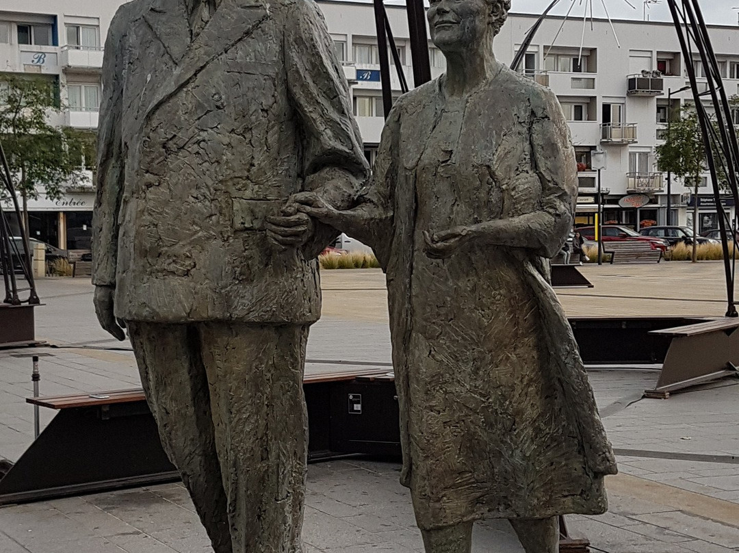 Monument Yvonne et Charles De Gaulle-加莱必去景点