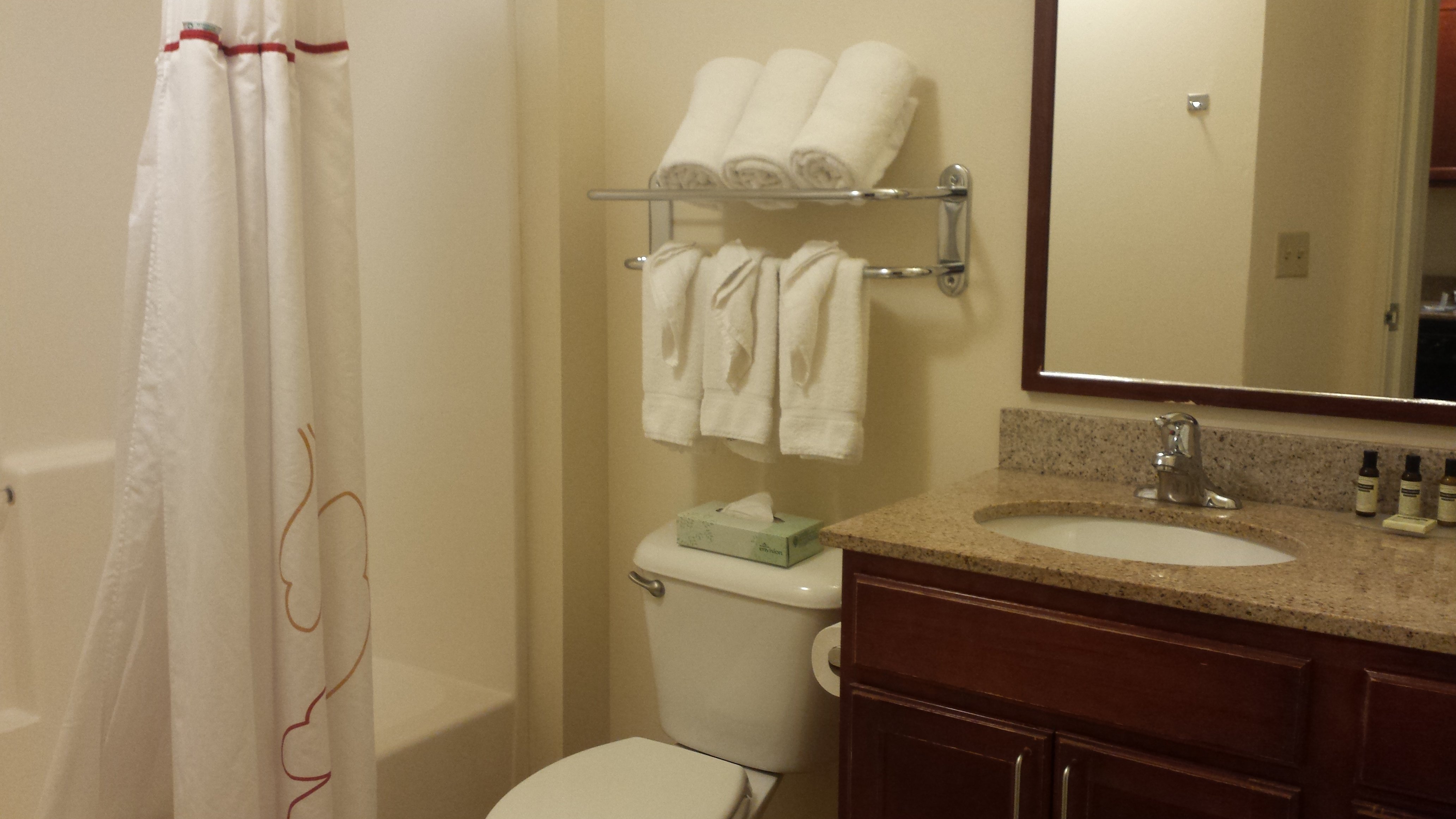 MainStay Suites Fitchburg - Madison-浴室