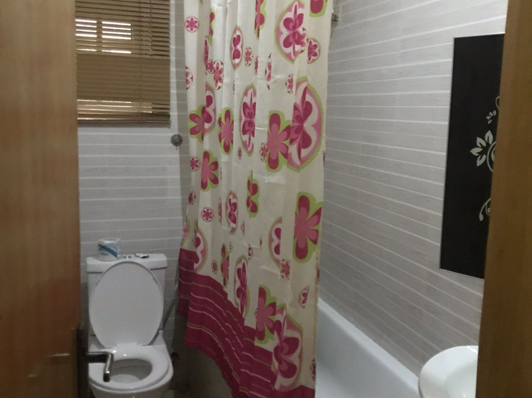 Nue Crest Hotel & Suites主图