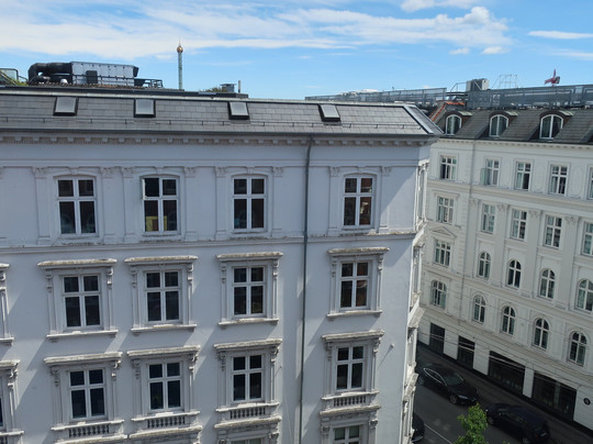 安徒生酒店主图