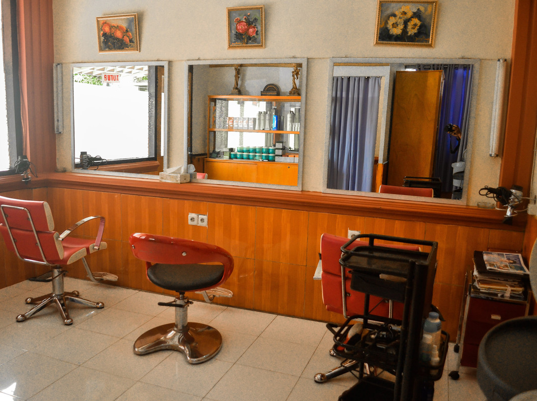 英德拉托拉雅酒店主图