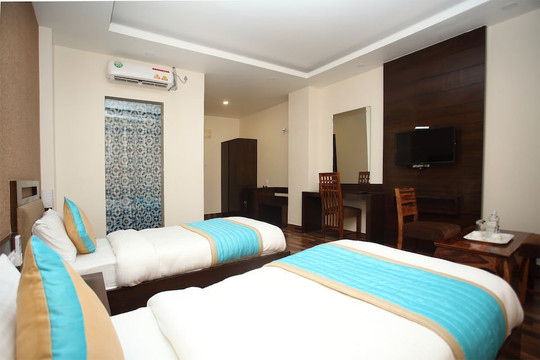 郁金香酒店主图