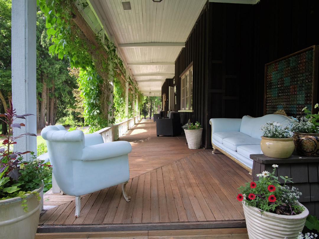 Wedgwood Manor and Glamping Retreat主图