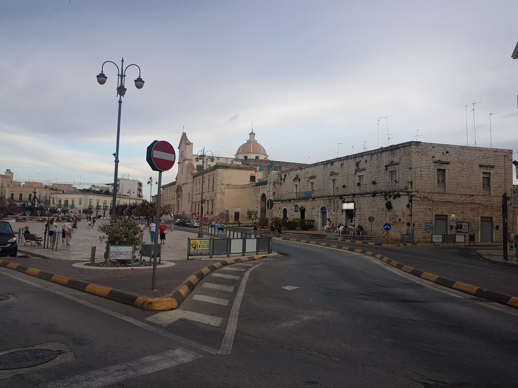 Piazza Vittorio Emanuele II-Giovinazzo必去景点