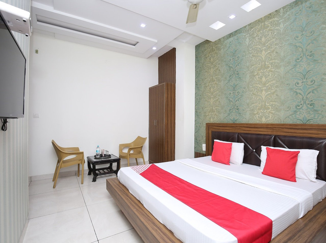 Hotel White City主图