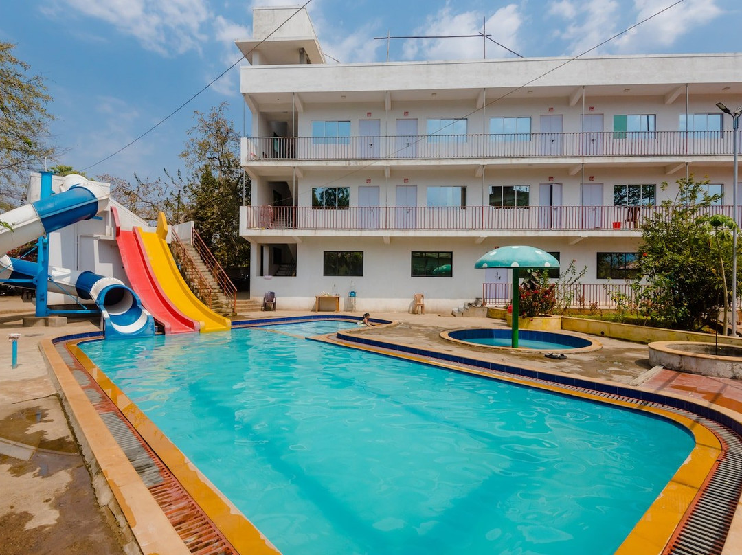 OYO 29018 The Oasis Resort