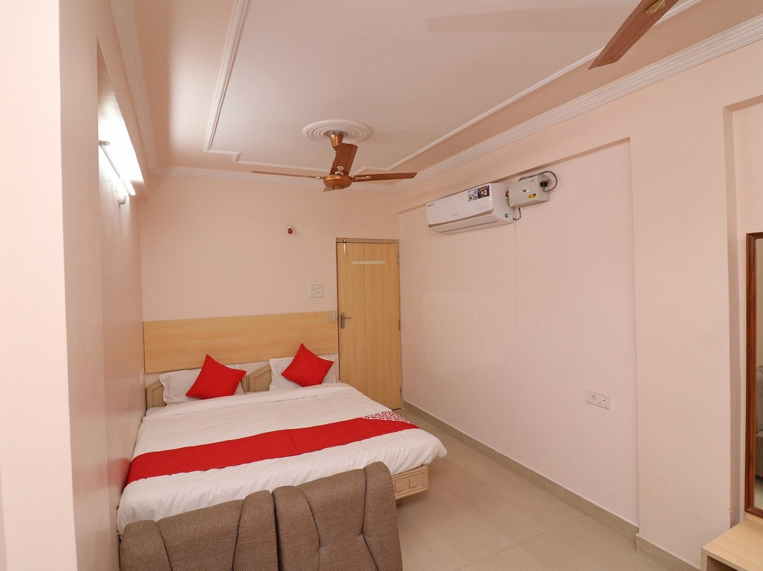 OYO 23694 Hotel Shikhar Palace主图