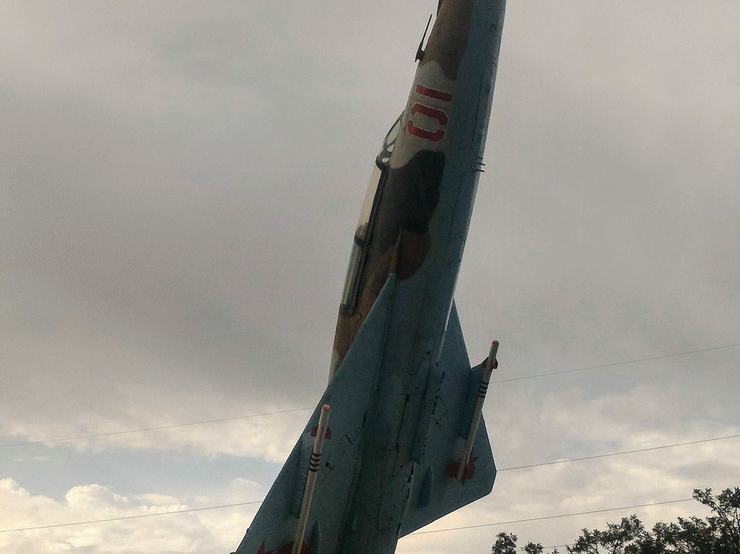 Monument Smaolet MIG-21UM景点图片