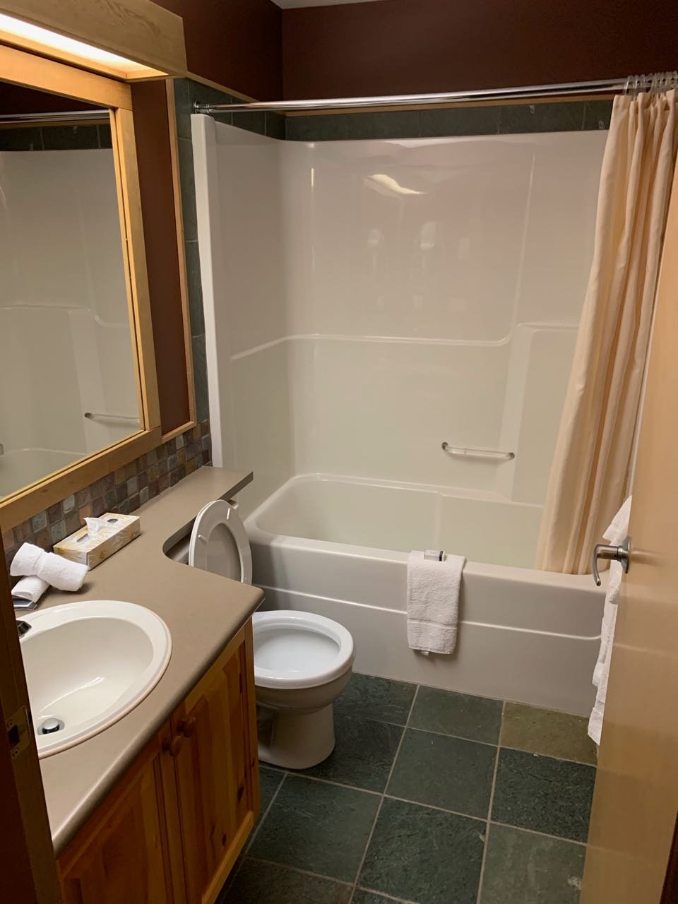 Chateau Big White-浴室