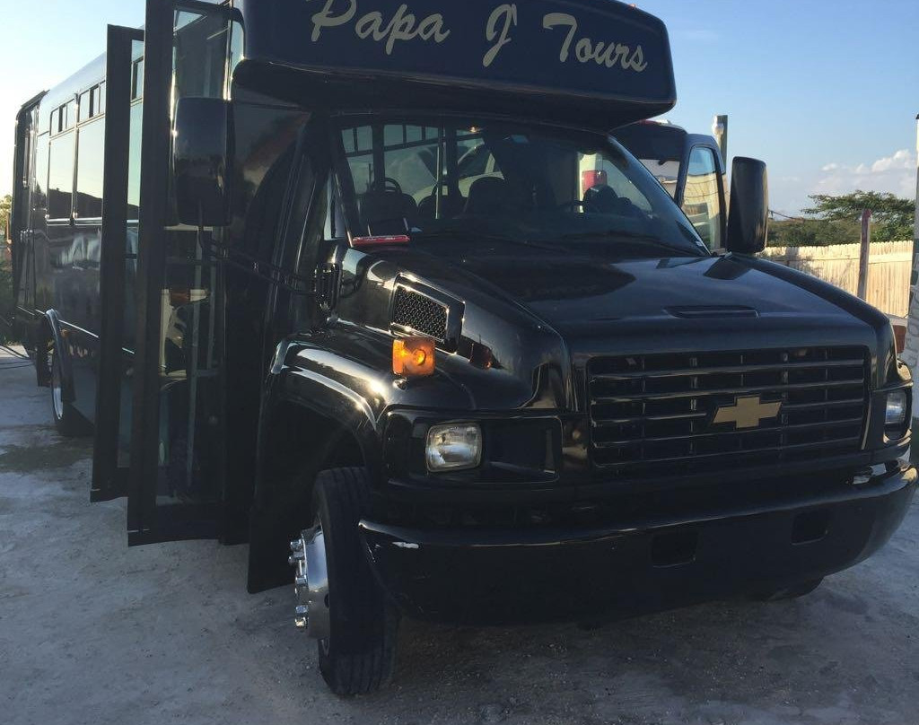 Papa J Tours-Cockburn Town必去景点