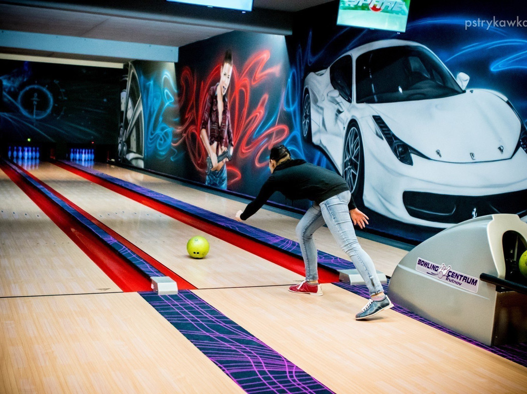 Garage Bowling & Pub景点图片