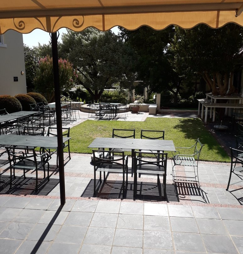 祖马鲁斯特旅馆主图