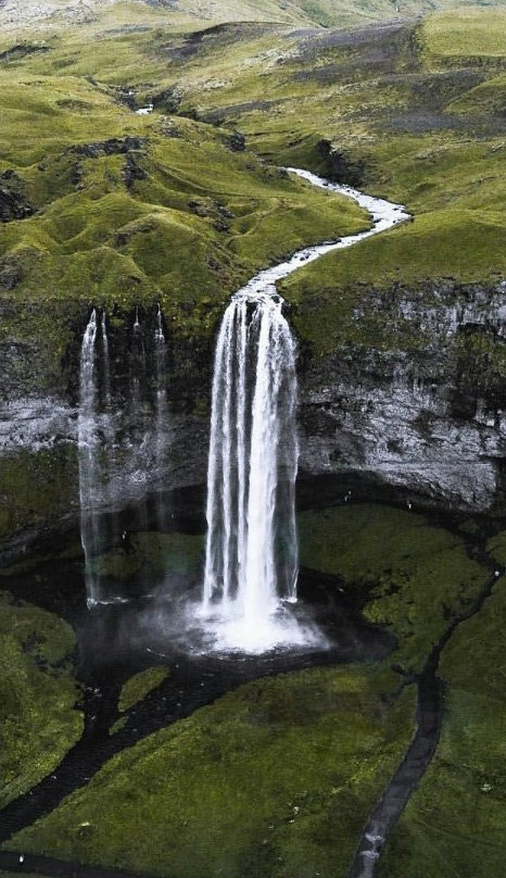 Seljalandsfoss-霍尔斯沃德吕尔镇必去景点