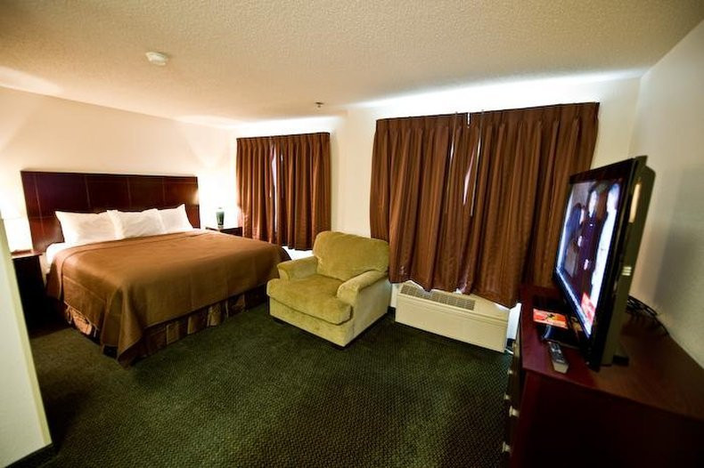 Greystone Inn & Suites主图