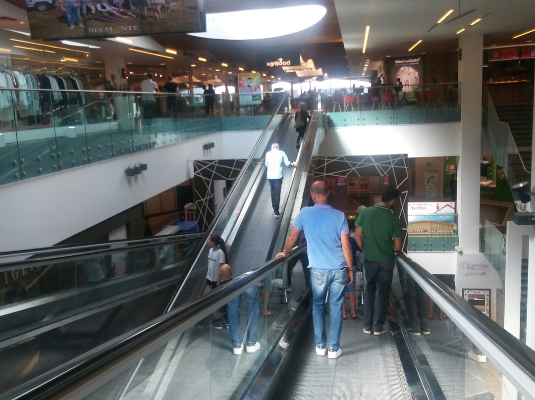 Cassola旅游景点-Il Grifone Shopping Center