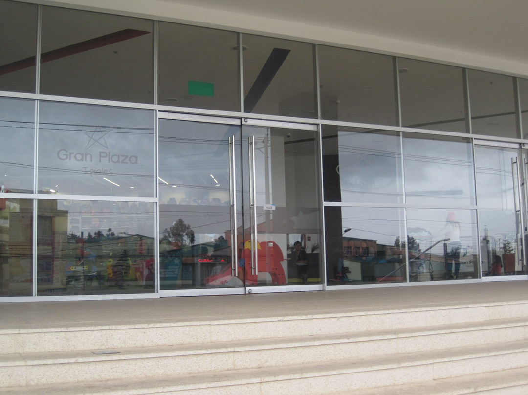 Centro Comercial Gran Plaza-伊皮亚莱斯必去景点