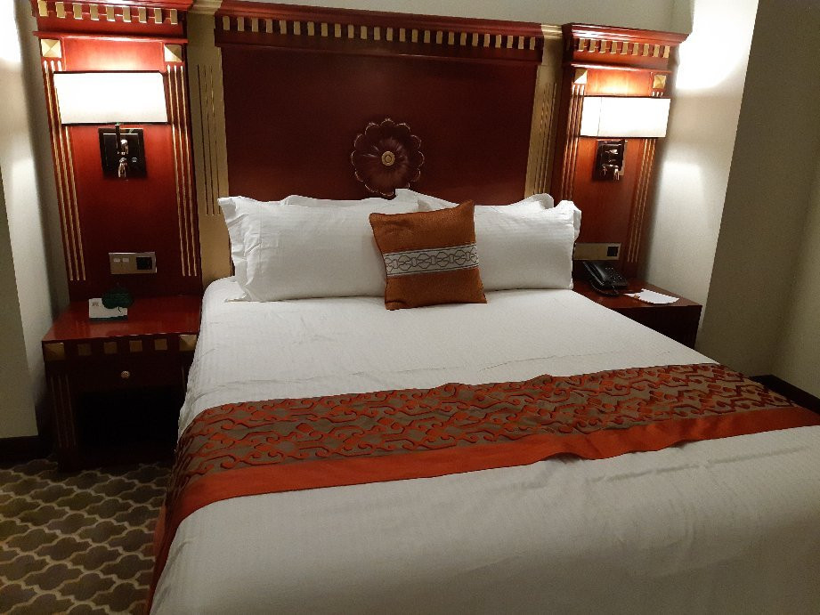 Kourosh Hotel主图
