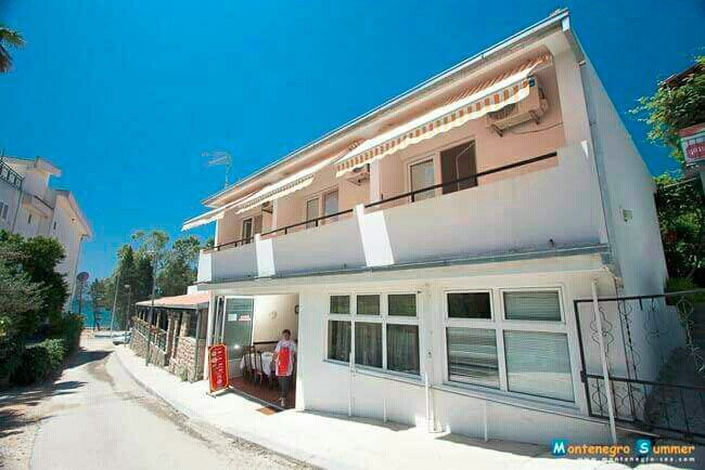 Bar Municipality餐馆和美食-Bed and Breakfast Mediteran Restaurant