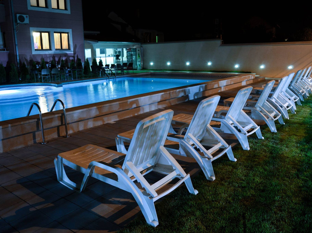 Poseidon Pool Bar-Nis必去景点