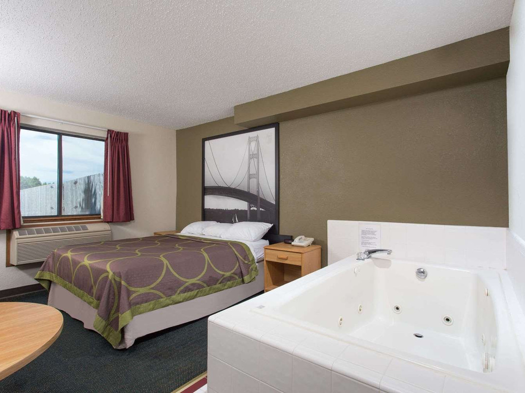 Super 8 by Wyndham Houghton Lake主图