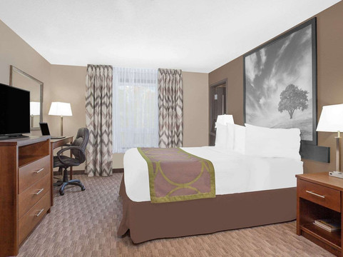 阿萨巴斯卡速8酒店主图