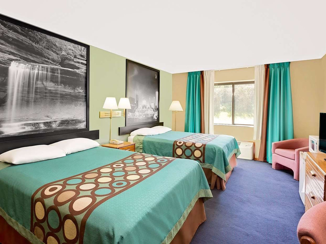 Super 8 by Wyndham Macomb主图