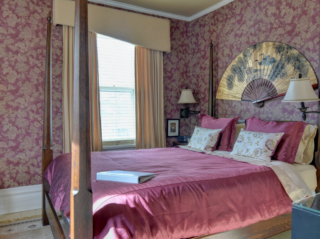 Chantry Breezes B&B主图