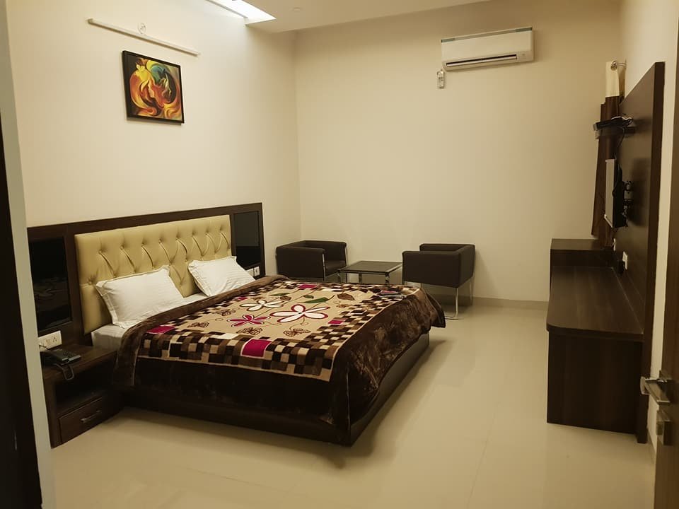 R.R. Hotel-官方