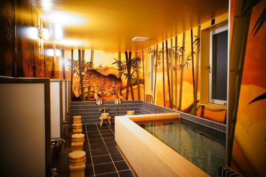百夫长胶囊旅馆及Spa