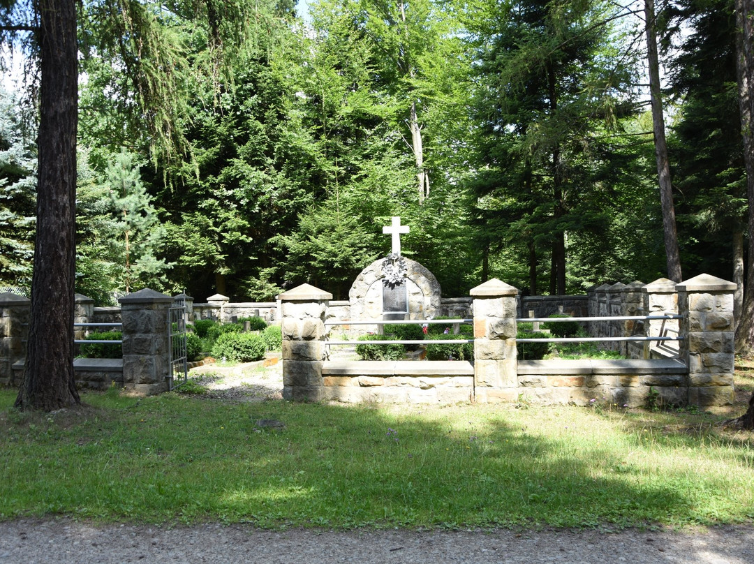 Partisan Cemetery景点图片