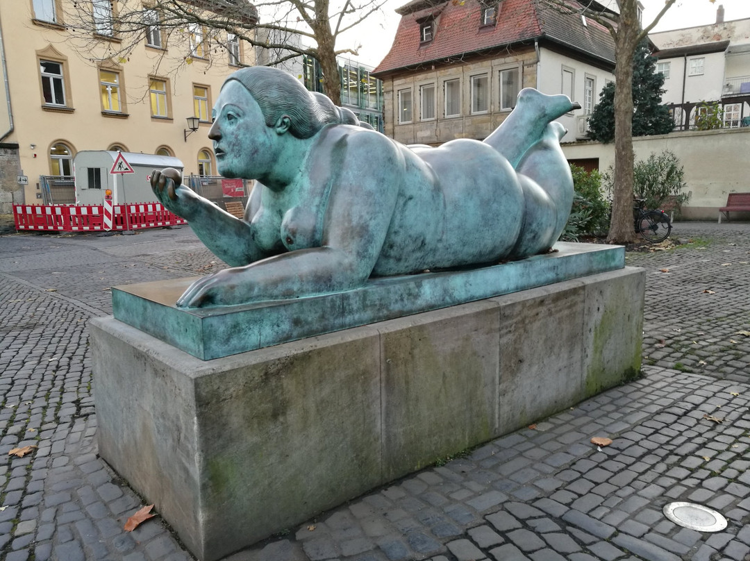 Liegende mit Frucht - Skulptur von Botero景点图片