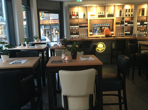 GOLD TREE Weinbar Cafe Bistro