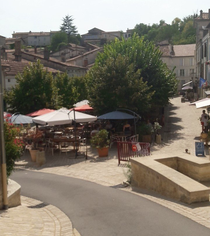 Place Trarieux景点图片