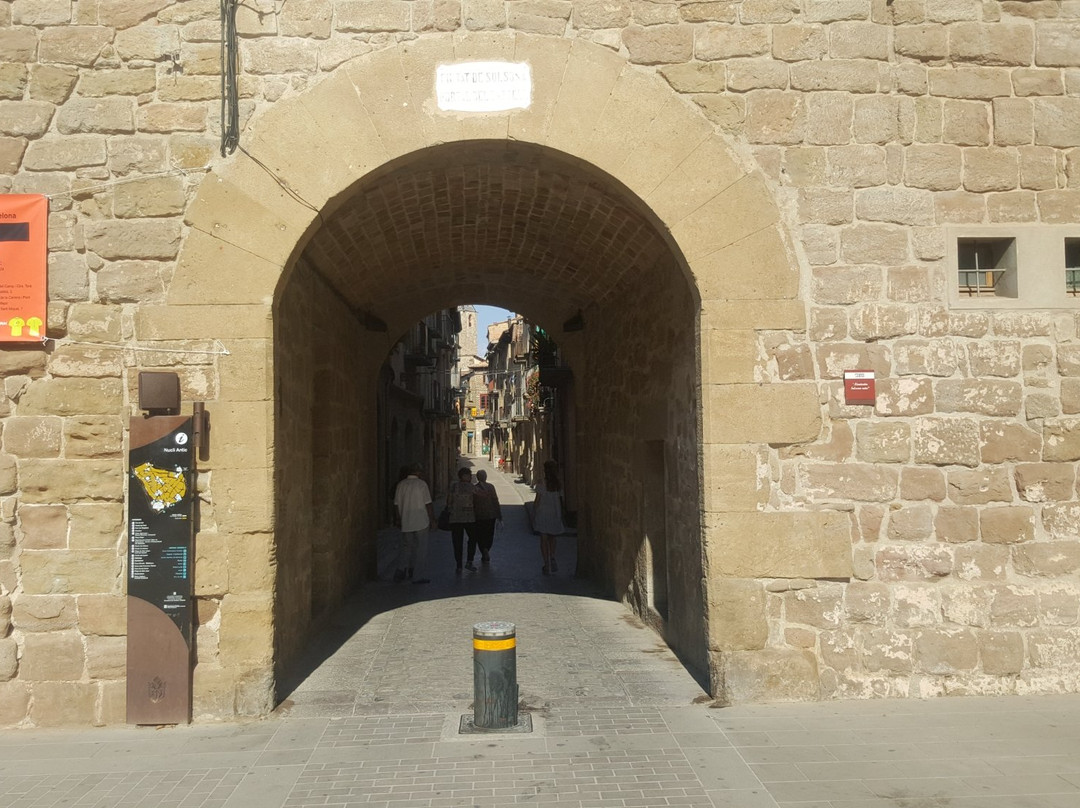 Portal del Castillo-Solsona必去景点