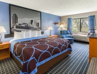 Super 8 by Wyndham Iowa City/Coralville