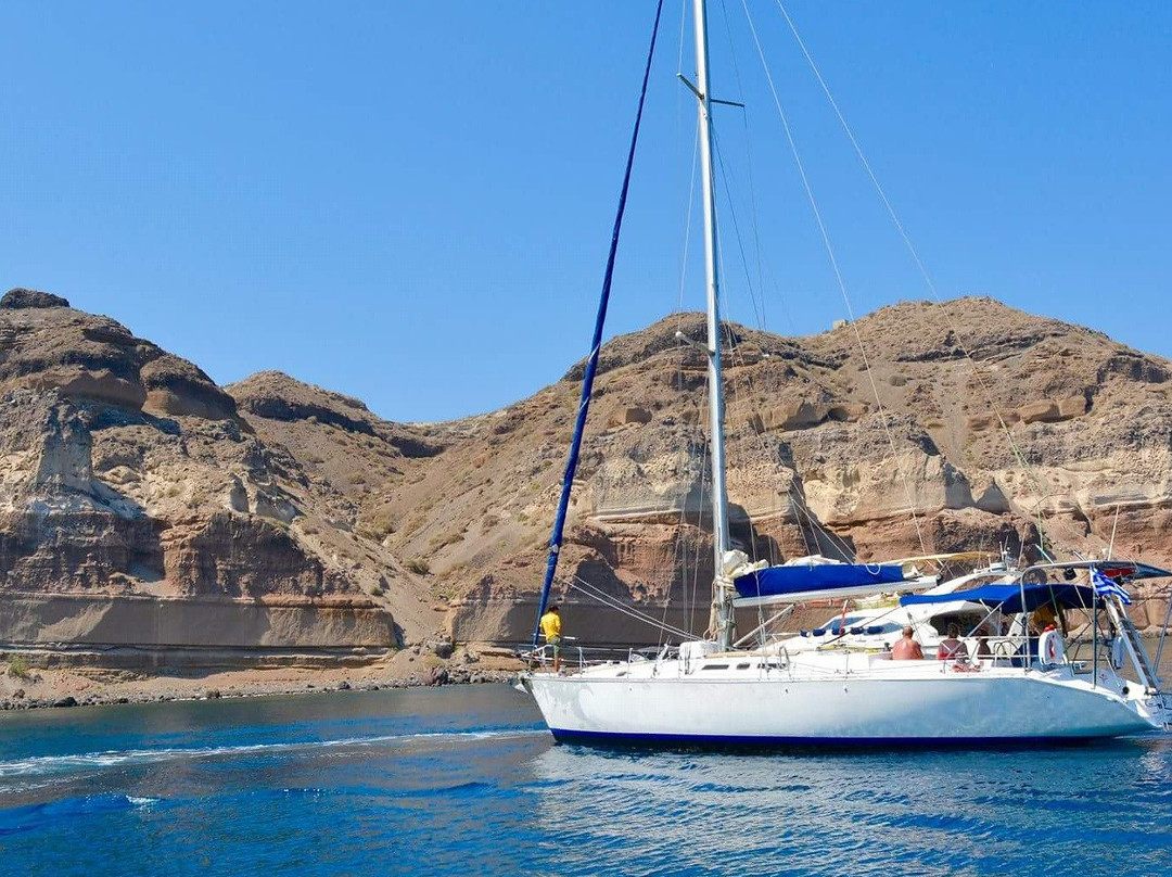 Black and Blue Sailing Santorini-费拉必去景点